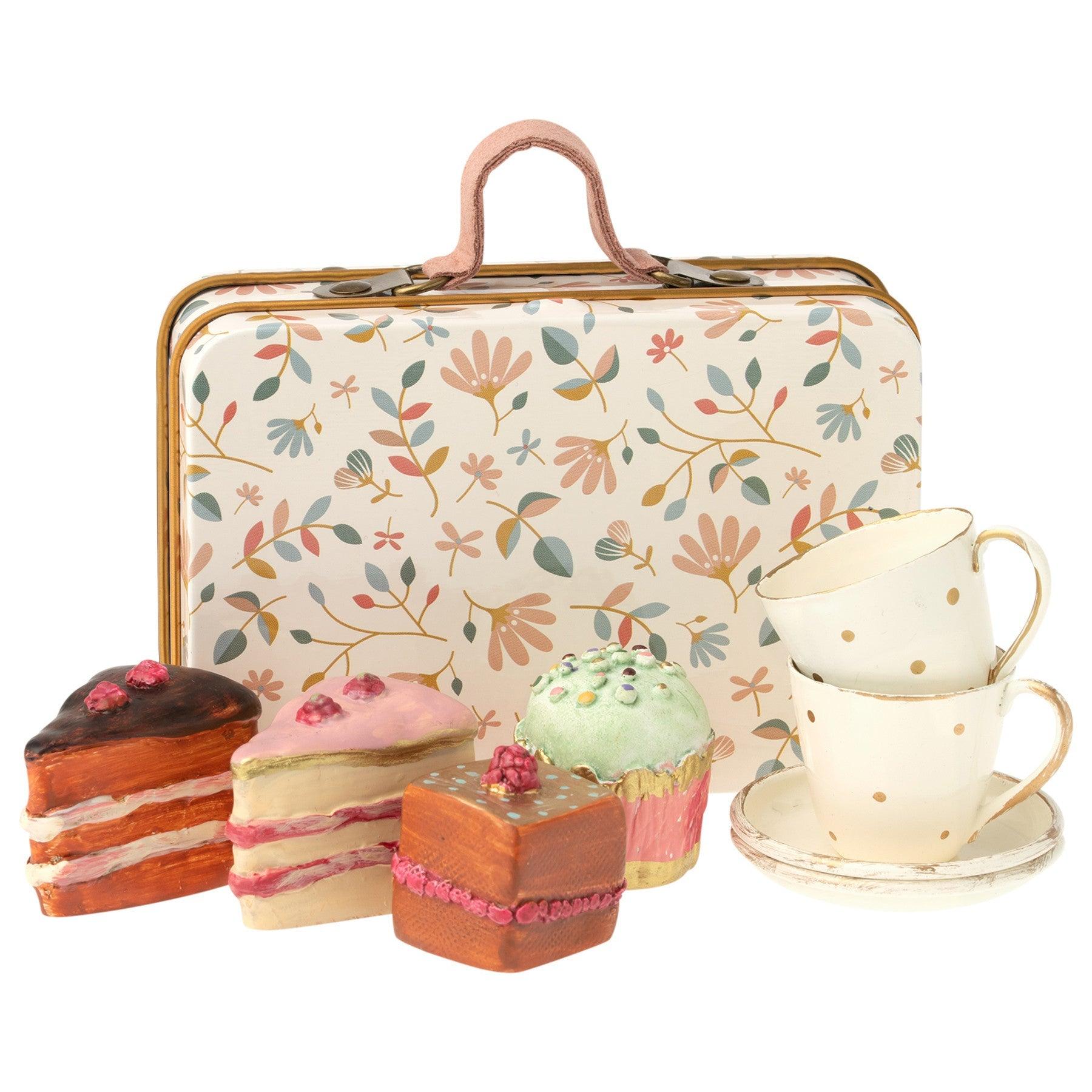 Maileg: zestaw kawowy w walizeczce Cake Set in Suitcase - Noski Noski