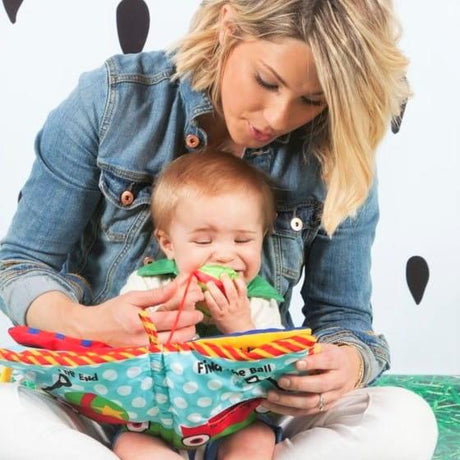 Manhattan Toy: miękka książeczka aktywnościowa Gdzie jest piłeczka? - Noski Noski