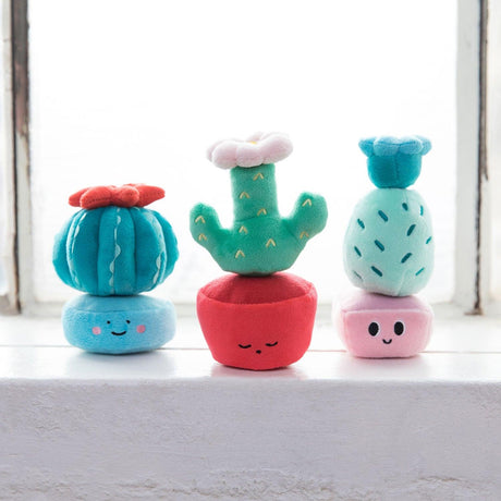 Manhattan Toy Cactus Garden Stacker to magnetyczne pluszaki i klocki w formie kaktusów, idealne dla dzieci.