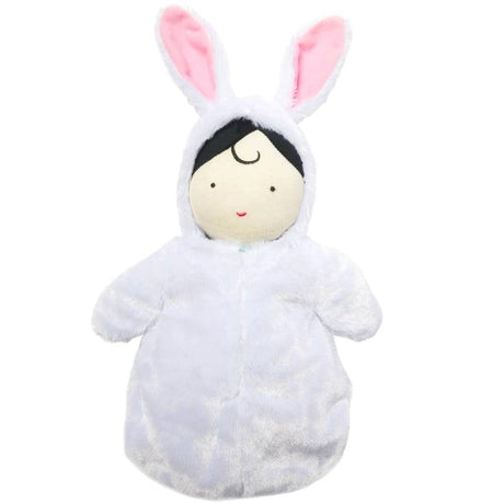 Pluszowy królik Manhattan Toy Snuggle Baby Bunny, miękki i puchaty, zapakowany w śpiworek; idealny dla najmłodszych.