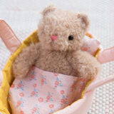Manhattan Toy: przytulanka miś w nosidełku Moppettes Bea Bear - Noski Noski