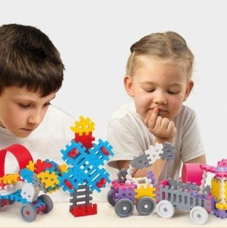 Kreatywne klocki konstrukcyjne Marioinex Mini Waffle 70 elementów - miękkie, elastyczne zabawki do budowania.