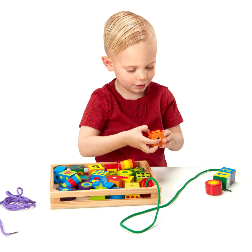 Melissa and Doug: drewniane klocki z cyferkami do nawlekania Lacing Beads - Noski Noski