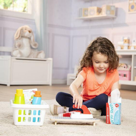 Melissa and Doug: kosz na pranie Laundry Basket Play Set - Noski Noski