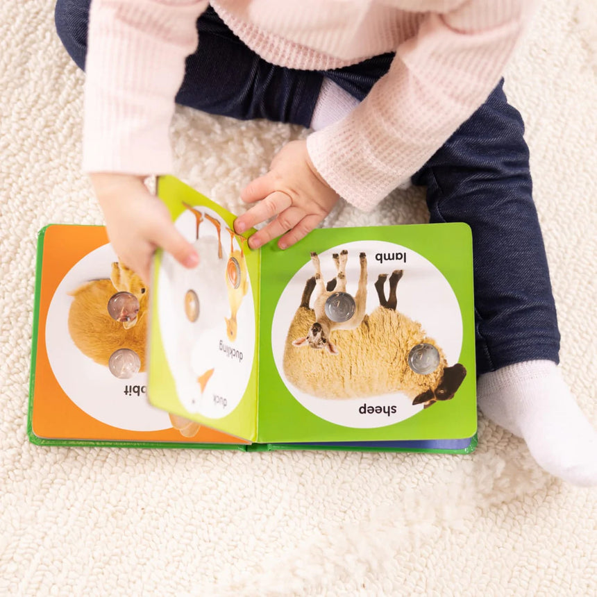 Melissa and Doug: książeczka z przyciskami Poke-a-Dot Farm Animal Families - Noski Noski