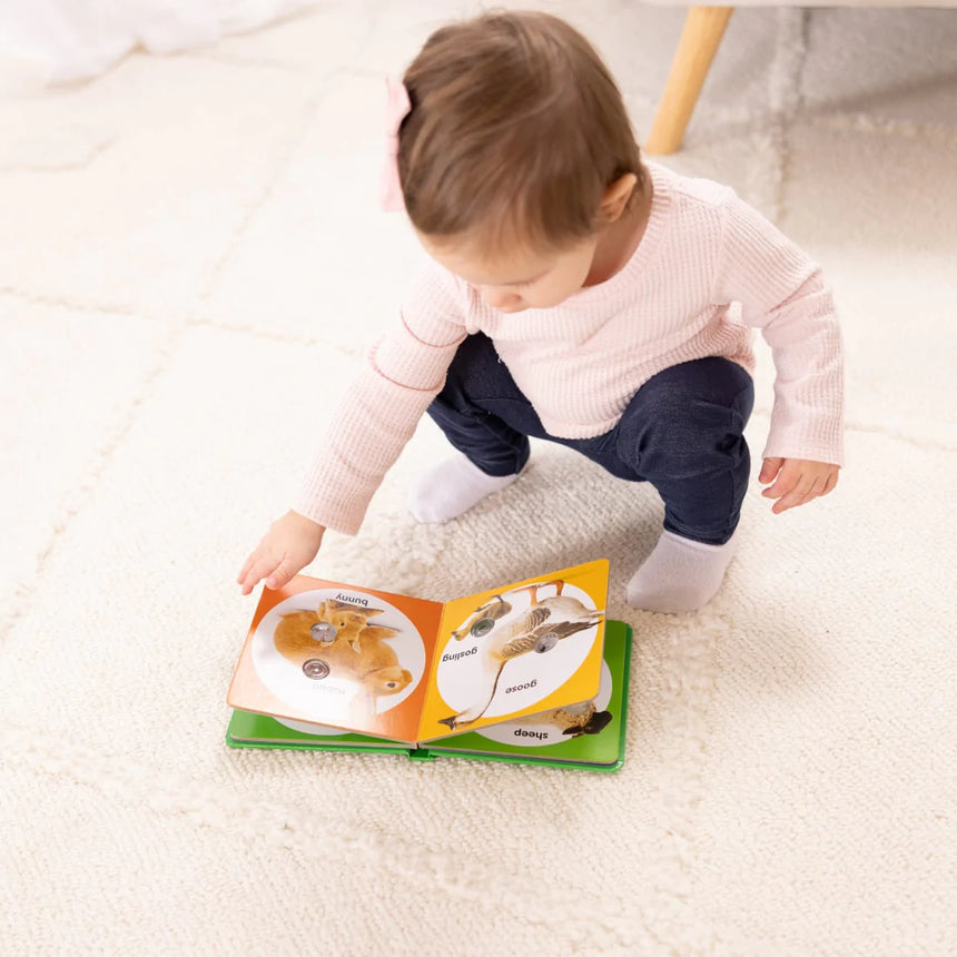 Melissa and Doug: książeczka z przyciskami Poke-a-Dot Farm Animal Families - Noski Noski