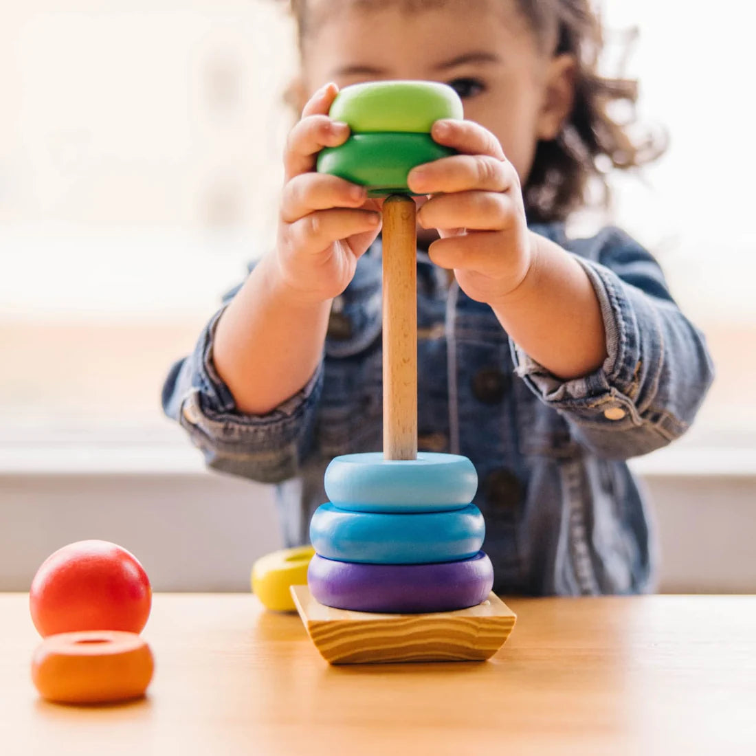 Melissa and Doug: tęczowa piramidka Rainbow Stacker - Noski Noski