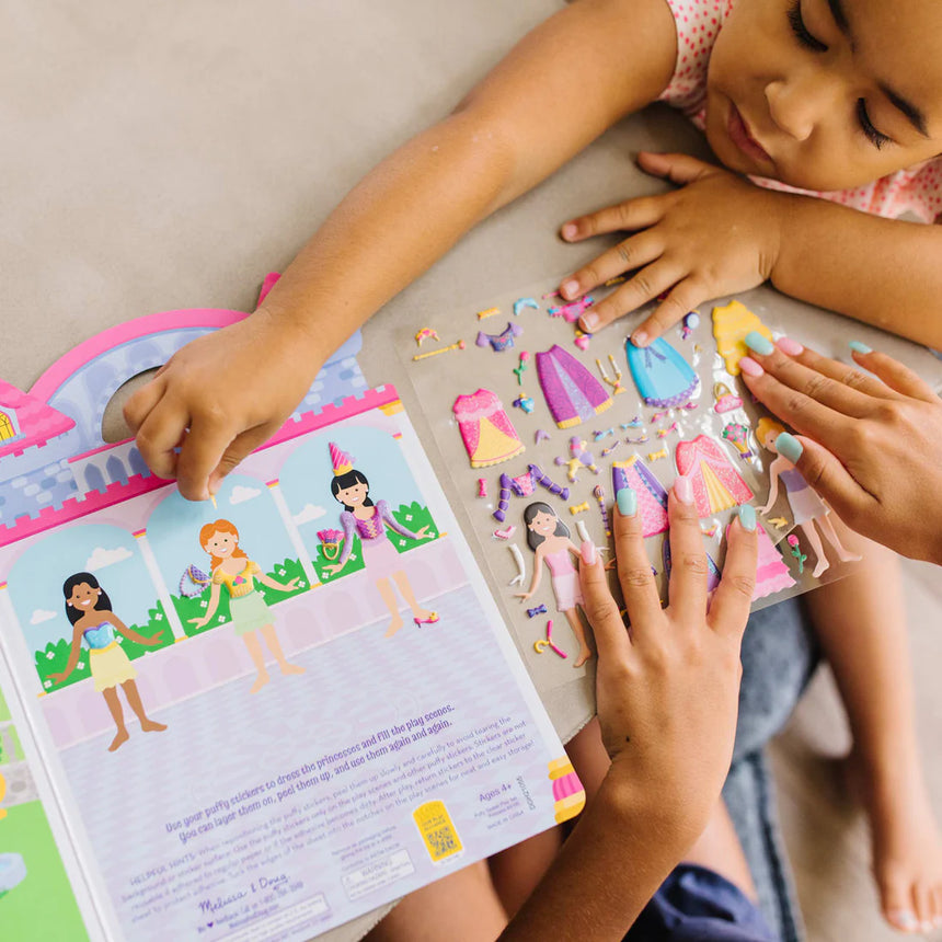 Melissa and Doug: wypukłe naklejki wielokrotnego użytku plansza Księżniczki - Noski Noski