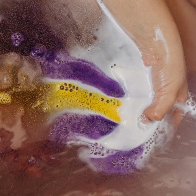 Mini U: kula do kąpieli tworząca kolorowy wir Księżyc - Noski Noski