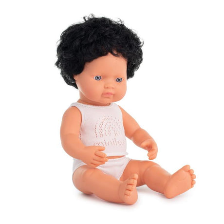 Duża lalka chłopiec do czesania z ciemnymi kręconymi włosami, 38 cm, idealna do kreatywnej zabawy i przytulania.