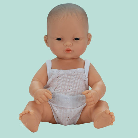 Miniland: lalka dzidziuś chłopiec Azjata 32 cm - Noski Noski