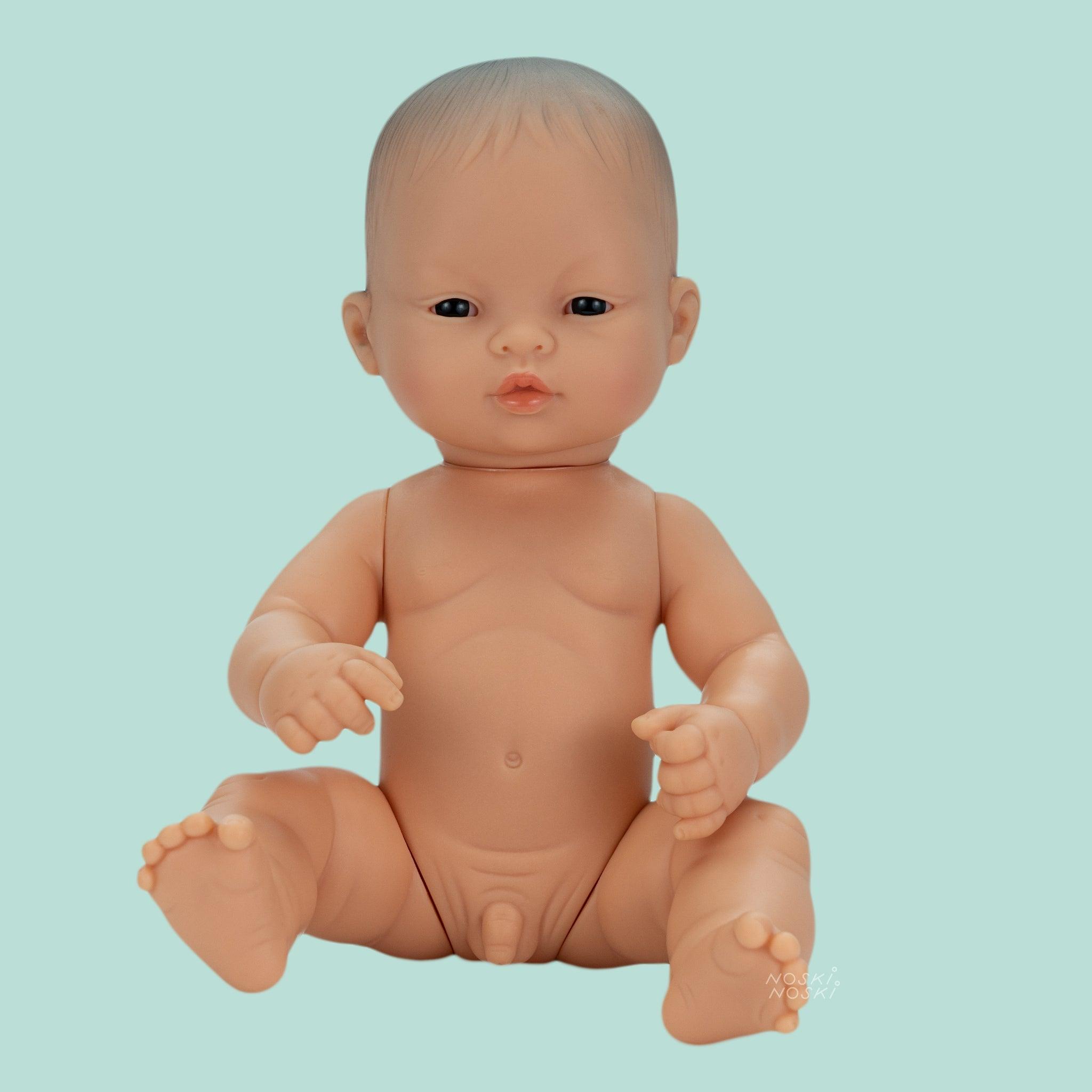 Miniland: lalka dzidziuś chłopiec Azjata 32 cm - Noski Noski