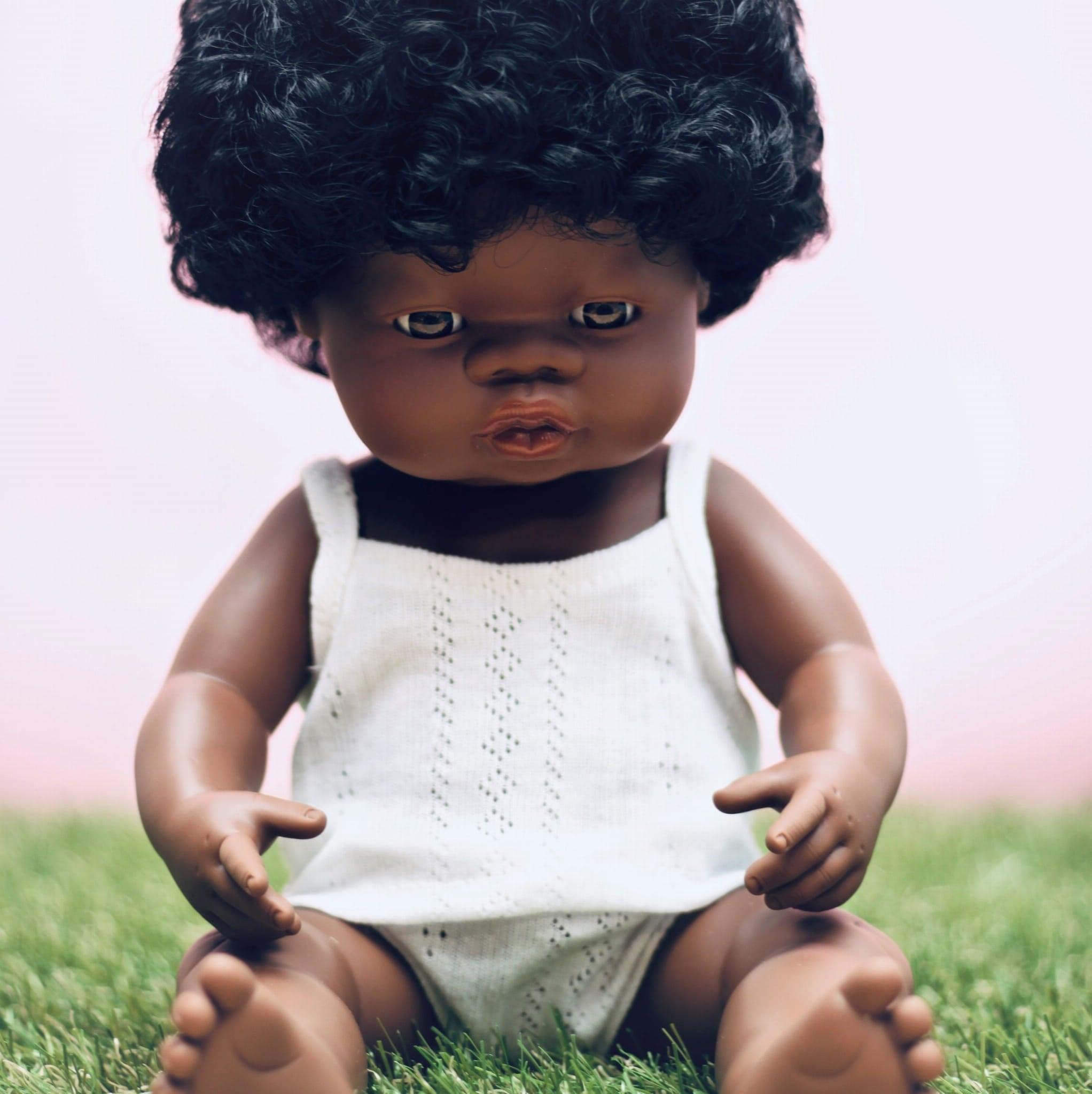 Miniland: lalka dziewczynka Afrykanka 38 cm - Noski Noski