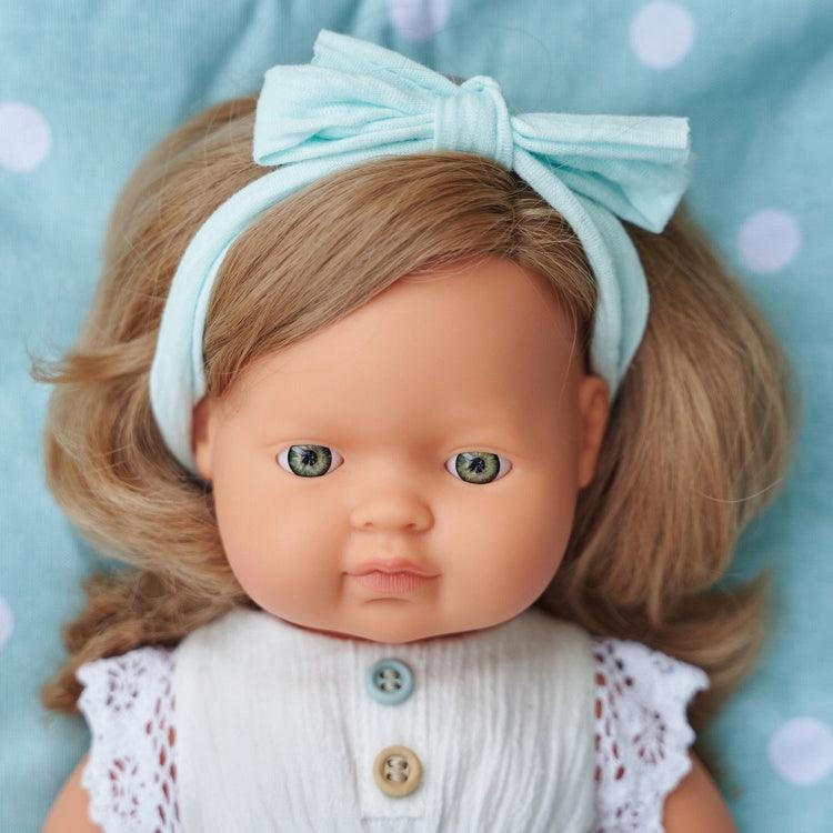 Miniland: lalka dziewczynka ciemny blond Europejka 38 cm - Noski Noski