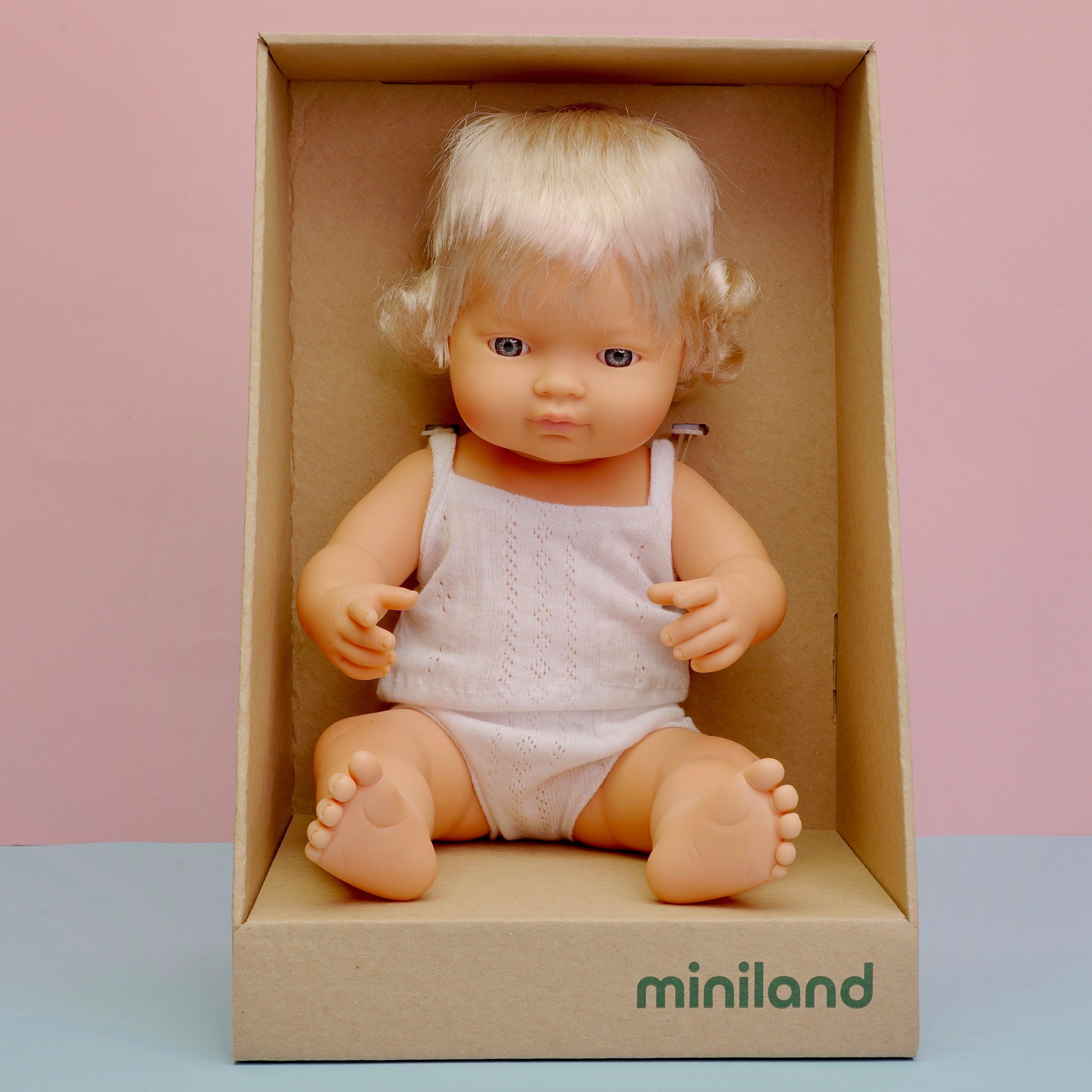 Miniland: lalka dziewczynka Europejka 38 cm - Noski Noski