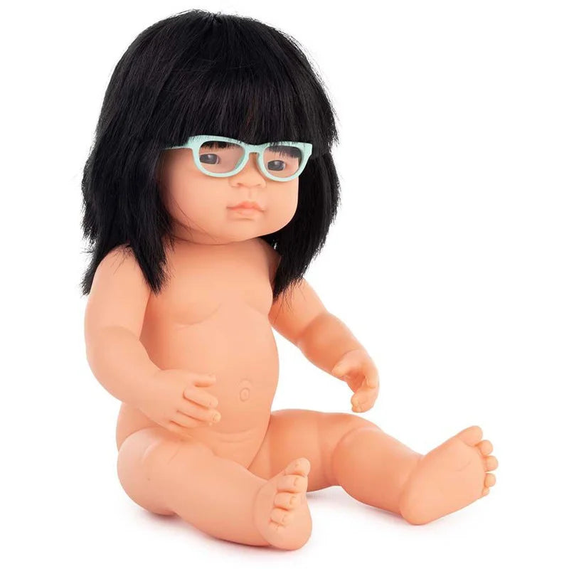 Miniland: lalka dziewczynka w okularach Azjatka 38 cm - Noski Noski