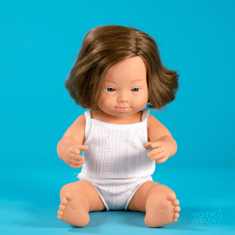 Lalka Miniland Europejka z zespołem Downa, 38 cm, realistyczna anatomicznie, ruchome kończyny, idealne lalki dla dzieci.