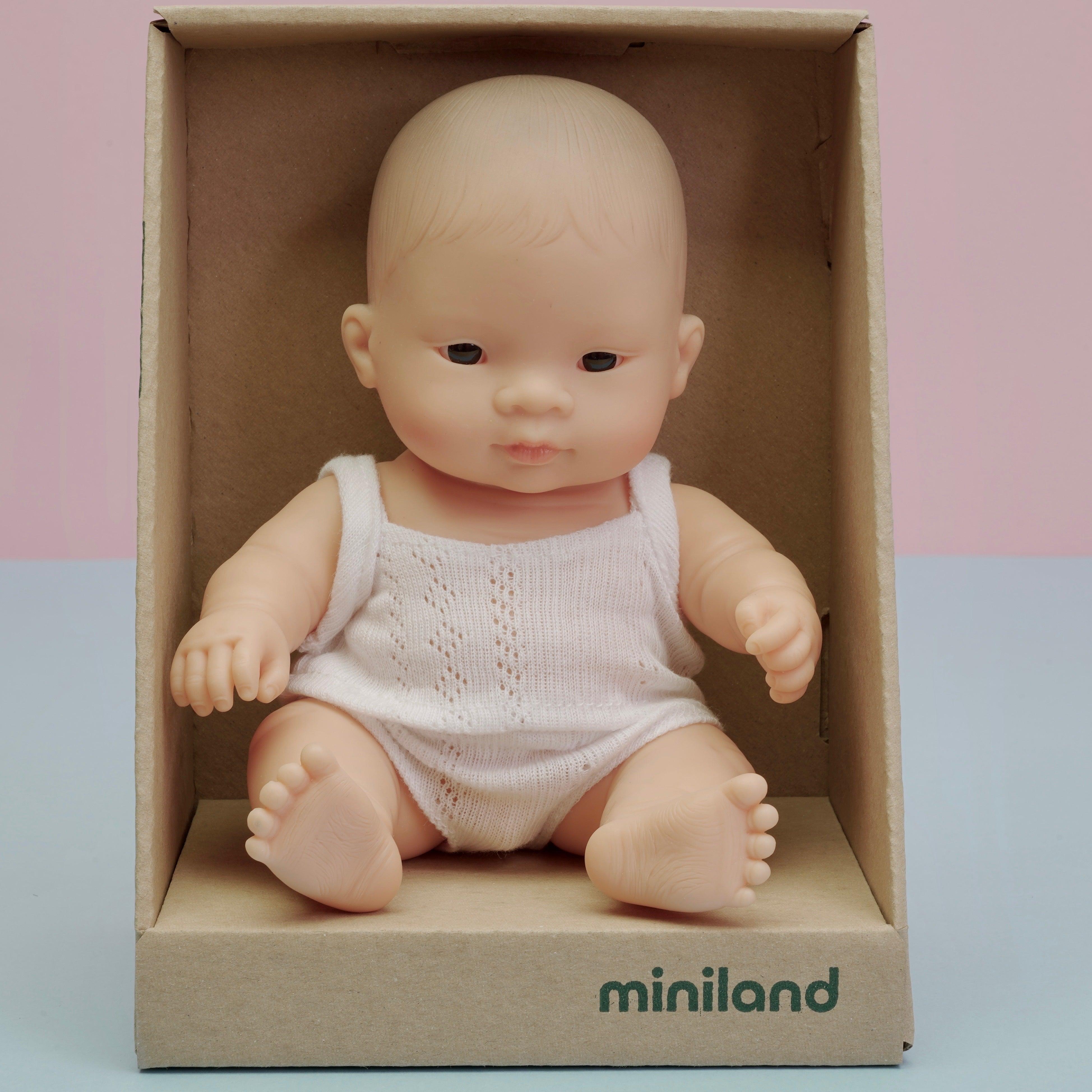 Miniland: mini lalka dzidziuś chłopiec Azjata 21 cm - Noski Noski
