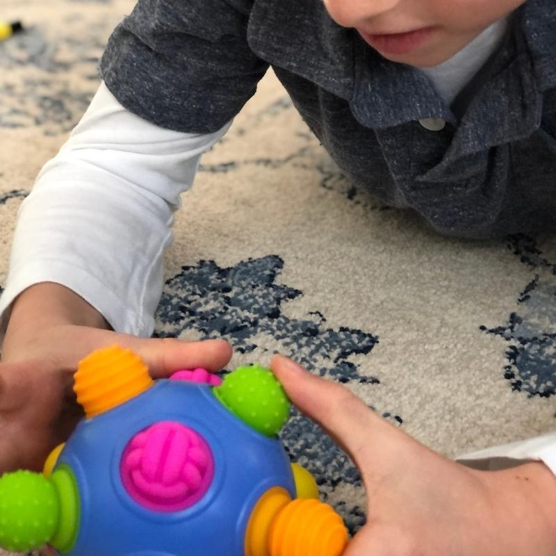 Möbi: piłeczka sensoryczna Woblii Sensory Ball - Noski Noski