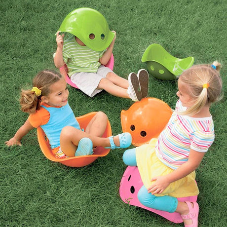 Nagradzana, kreatywna zabawka sensoryczna Moluk Bilibo w kształcie kolorowej muszelki rozwijająca koordynację ruchową u dzieci.