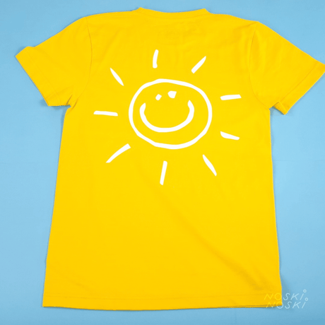 Żółta koszulka z nadrukiem na plecach Noski Smile Style, uniwersalny krój, idealna dla mamy i taty.