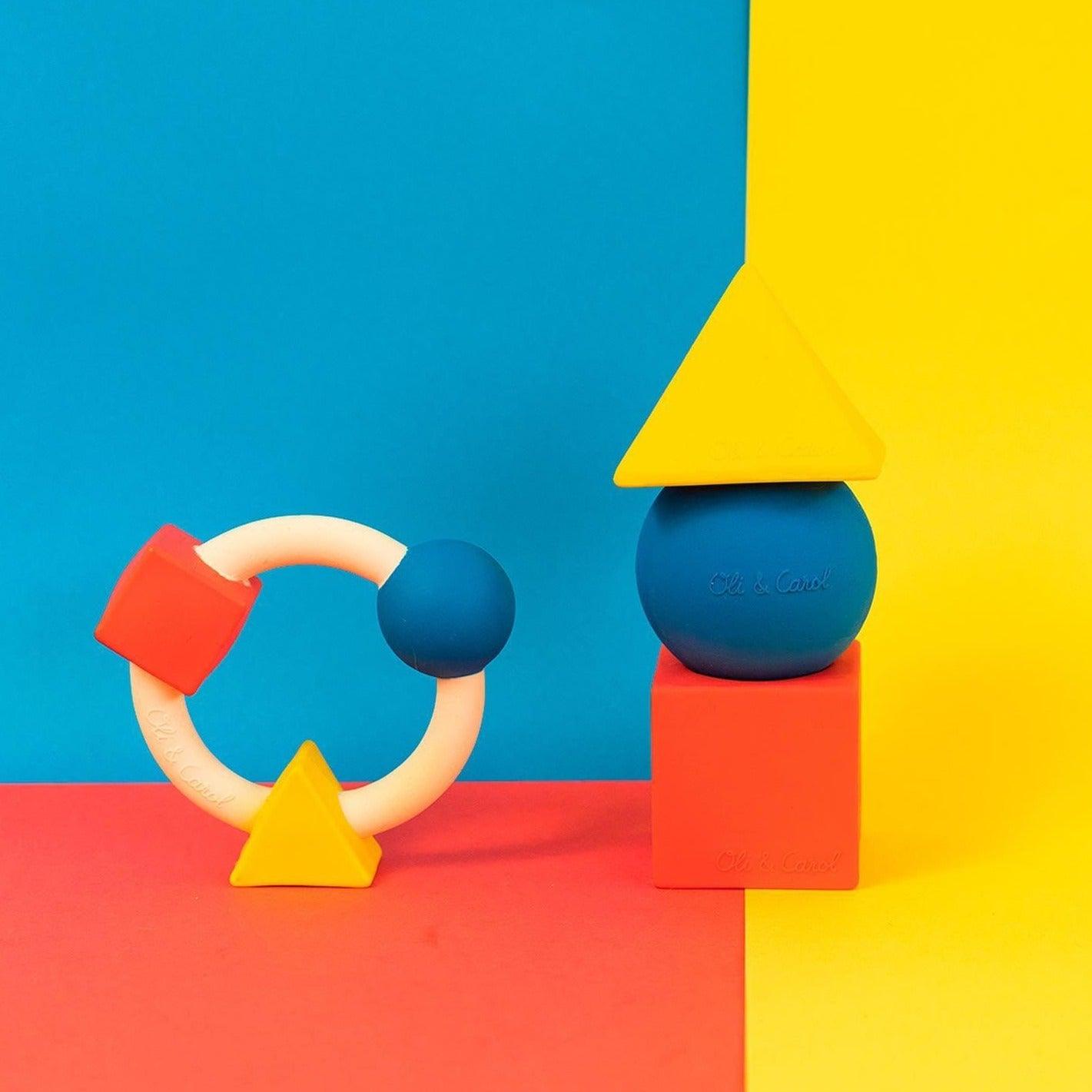 Oli and Carol: sensoryczne klocki figury geometryczne Bauhaus Floating Blocks - Noski Noski