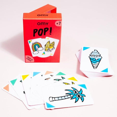 Kolorowe karty do gry Omy Pop, idealne na strategiczne gry karciane dla całej rodziny, wciągną graczy w każdym wieku.