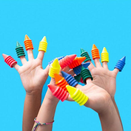 Kredki świecowe Omy Finger Crayons na palec, żywe kolory, zestaw 6 kredek woskowych, idealne dla dzieci na 3 urodziny.