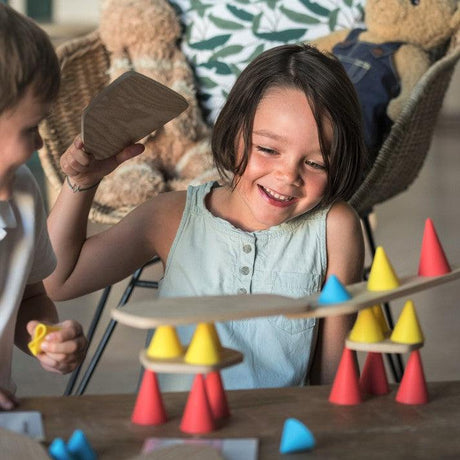Klocki konstrukcyjne Oppi Piks Small 24 elementy, rozwijają wyobraźnię, koncentrację i logiczne myślenie dzieci podczas zabawy.