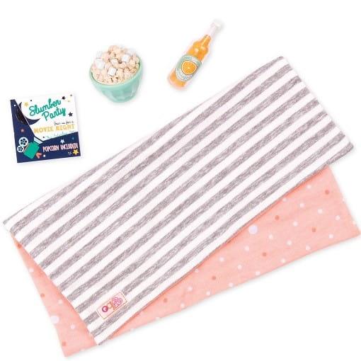 Our Generation: kocyk i akcesoria na nocowankę dla lalki Slumber Party Set - Noski Noski