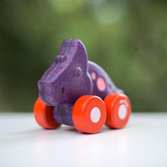 Plan Toys: dinozaur na kółkach Dino Car - Noski Noski