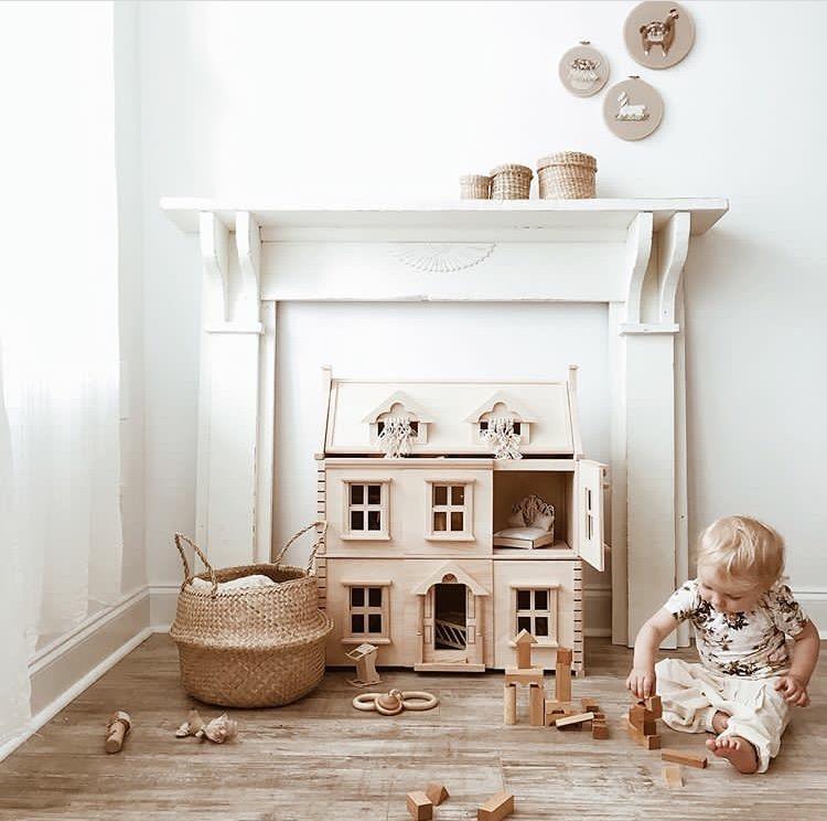 Plan Toys: domek dla lalek Victorian Dollhouse - Noski Noski