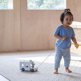 Plan Toys: drewniany autobus do sortowania Sorting Bus Orchard - Noski Noski