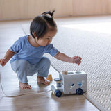 Plan Toys: drewniany autobus do sortowania Sorting Bus Orchard - Noski Noski