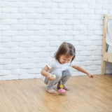 Plan Toys: drewniany bączek Baletnica - Noski Noski