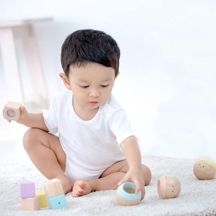 Plan Toys: pastelowe kulki sensoryczne - Noski Noski