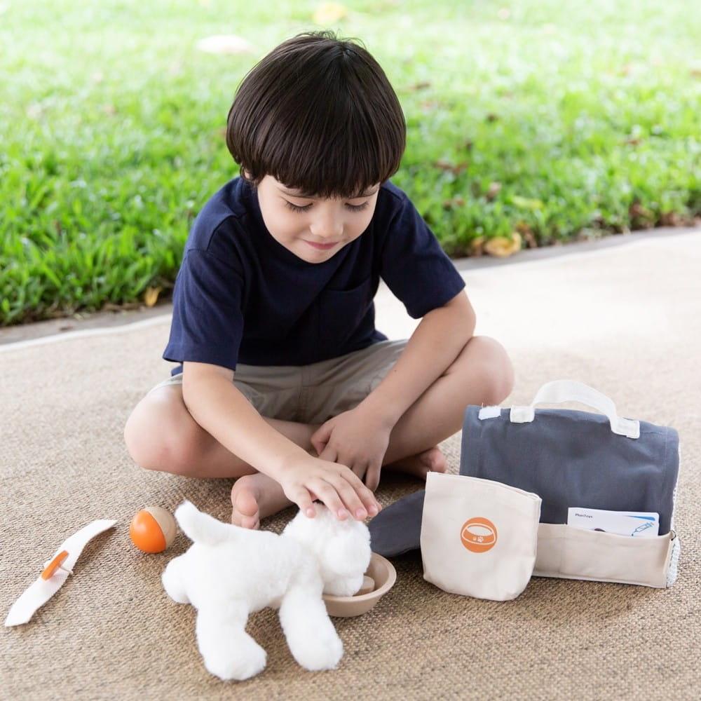 Plan Toys: zestaw do opieki nad zwierzętami Pet Care Set - Noski Noski