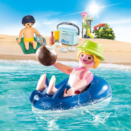 Playmobil Chłopiec z Kołem do Pływania, dwie figurki, opona do pływania, idealne na wakacyjną zabawę nad wodą.