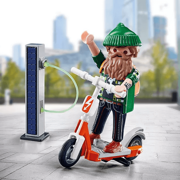 Hulajnoga elektryczna Playmobil Hipster Special Plus - frajda i nauka dla dzieci z modną figurką i stacją ładującą.
