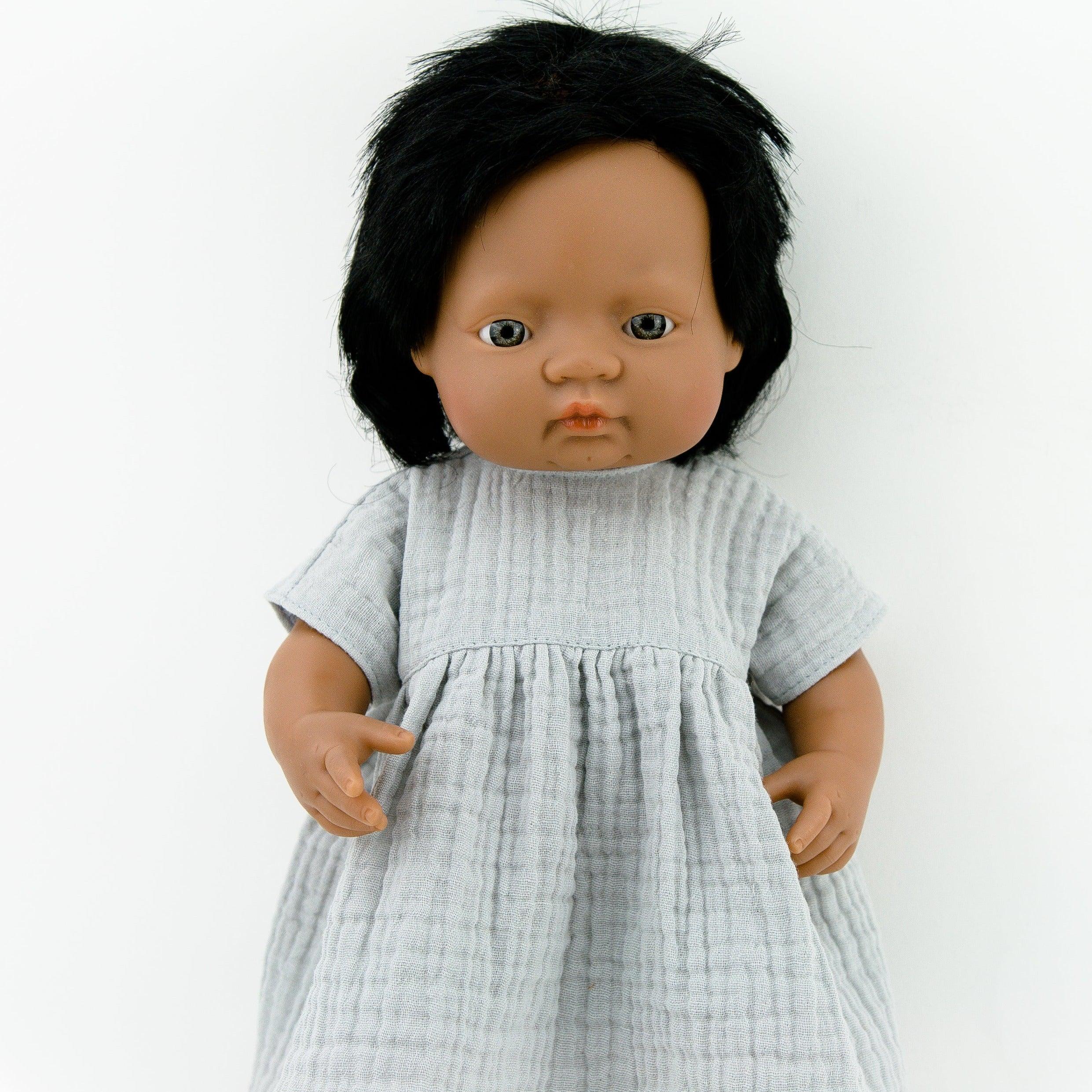 Przytullale: szara muślinowa sukienka ubranko dla lalki Miniland - Noski Noski