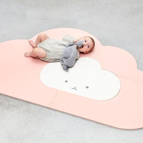 Mata edukacyjna Quut Chmurka Playmat – bezpieczna i piankowa mata dla niemowlaka, idealna do raczkowania, zabawy i odpoczynku.