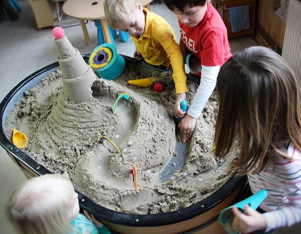 Quut: zestaw zabawek do piasku i wody Cuppi Coral - Noski Noski