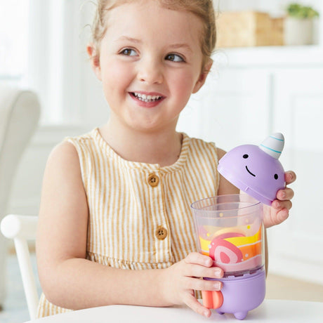 Blender do smoothie Skip Hop Shake It Up - zabawkowy blender przenośny do koktajli dla dzieci, realistyczne mieszanie.