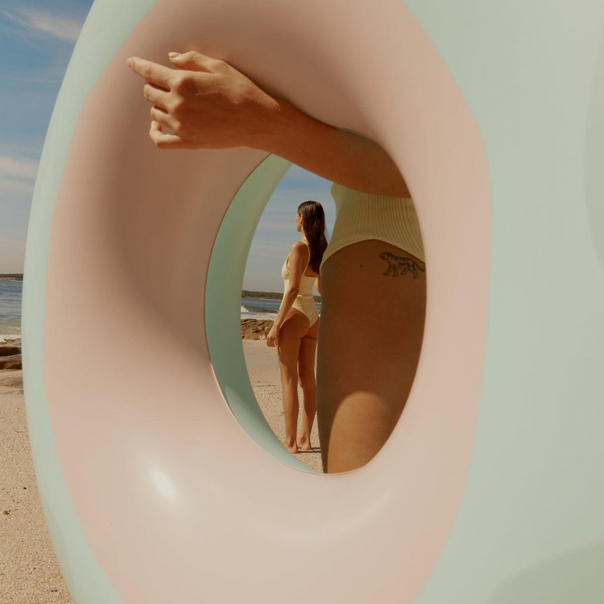 Sunnylife: dmuchane koło do pływania Miami - Noski Noski