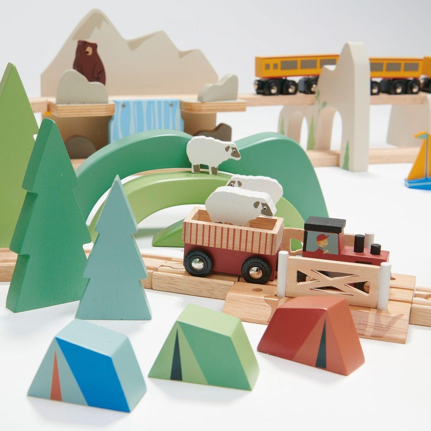 Tender Leaf Toys: drewniana kolejka Mountain View Train Set - Noski Noski
