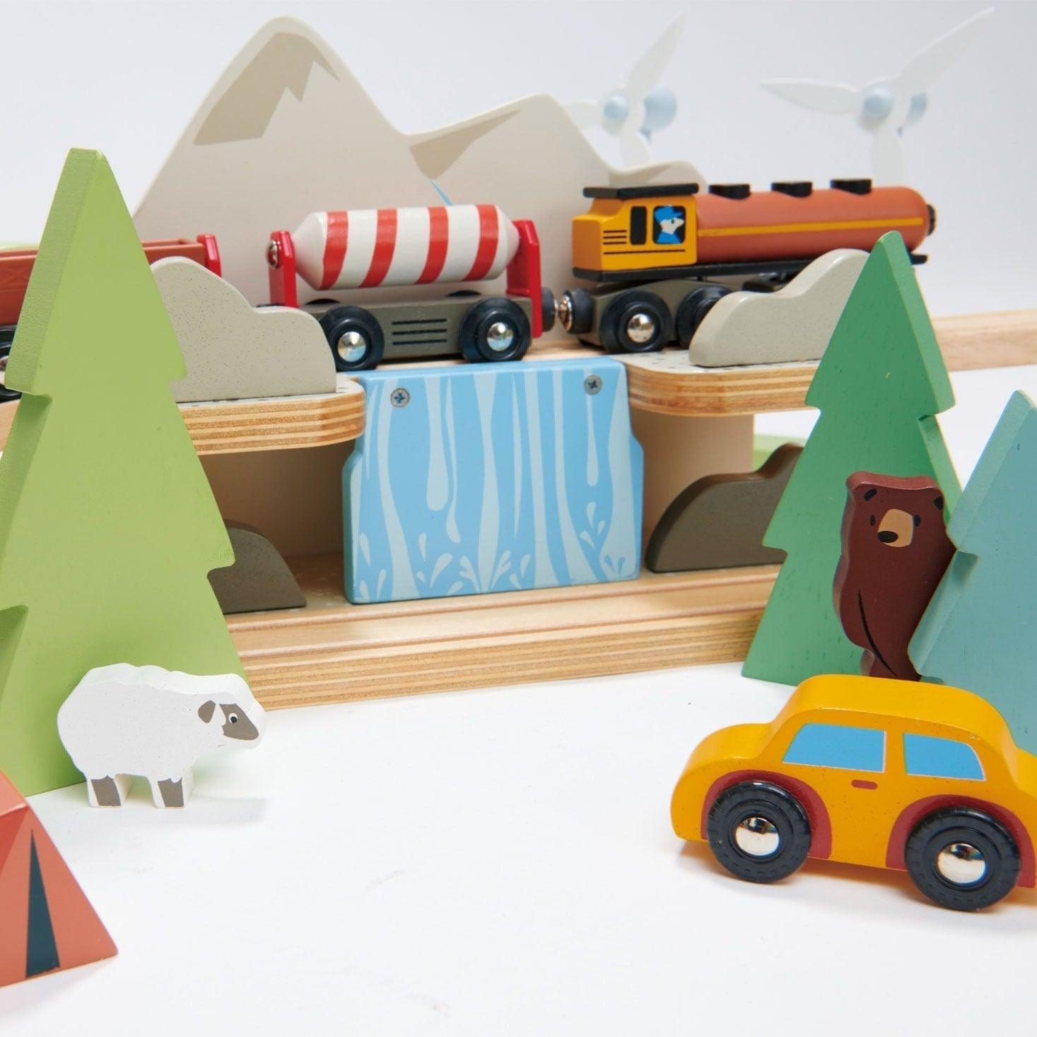 Tender Leaf Toys: drewniana kolejka Mountain View Train Set - Noski Noski