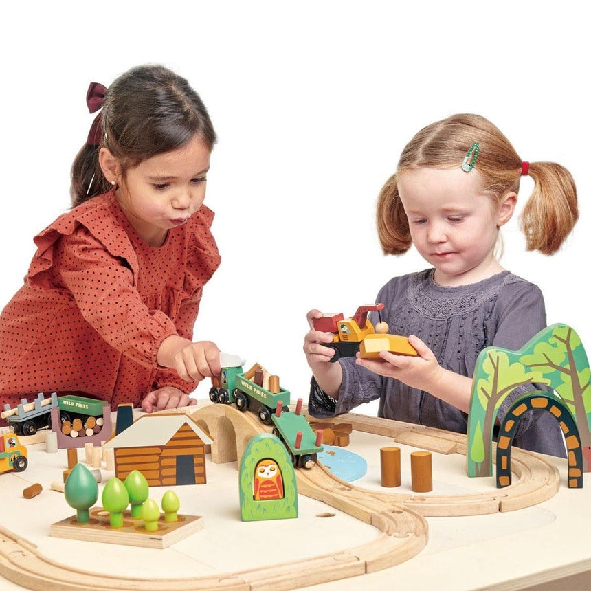 Tender Leaf Toys: drewniana kolejka Wild Pines Train Set - Noski Noski