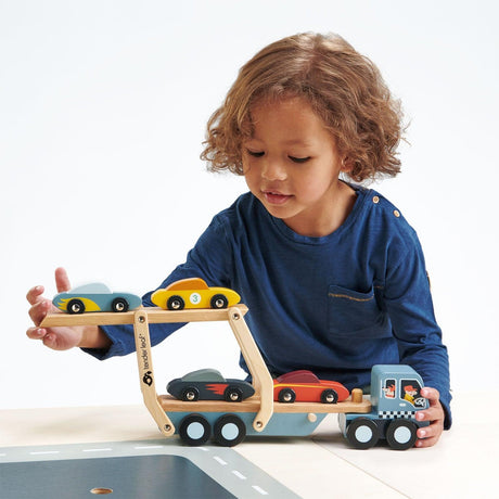 Tender Leaf Toys: drewniana laweta z autkami Car Transporter - Noski Noski