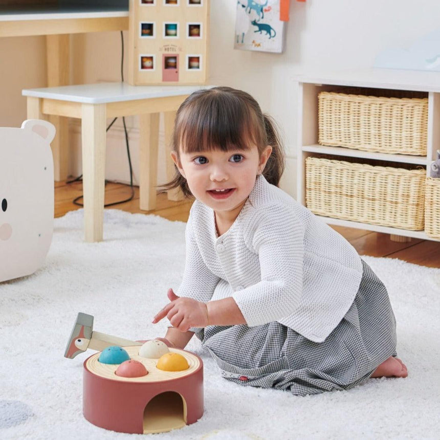 Tender Leaf Toys: drewniana przebijanka dzięcioł Woodpecker Game - Noski Noski