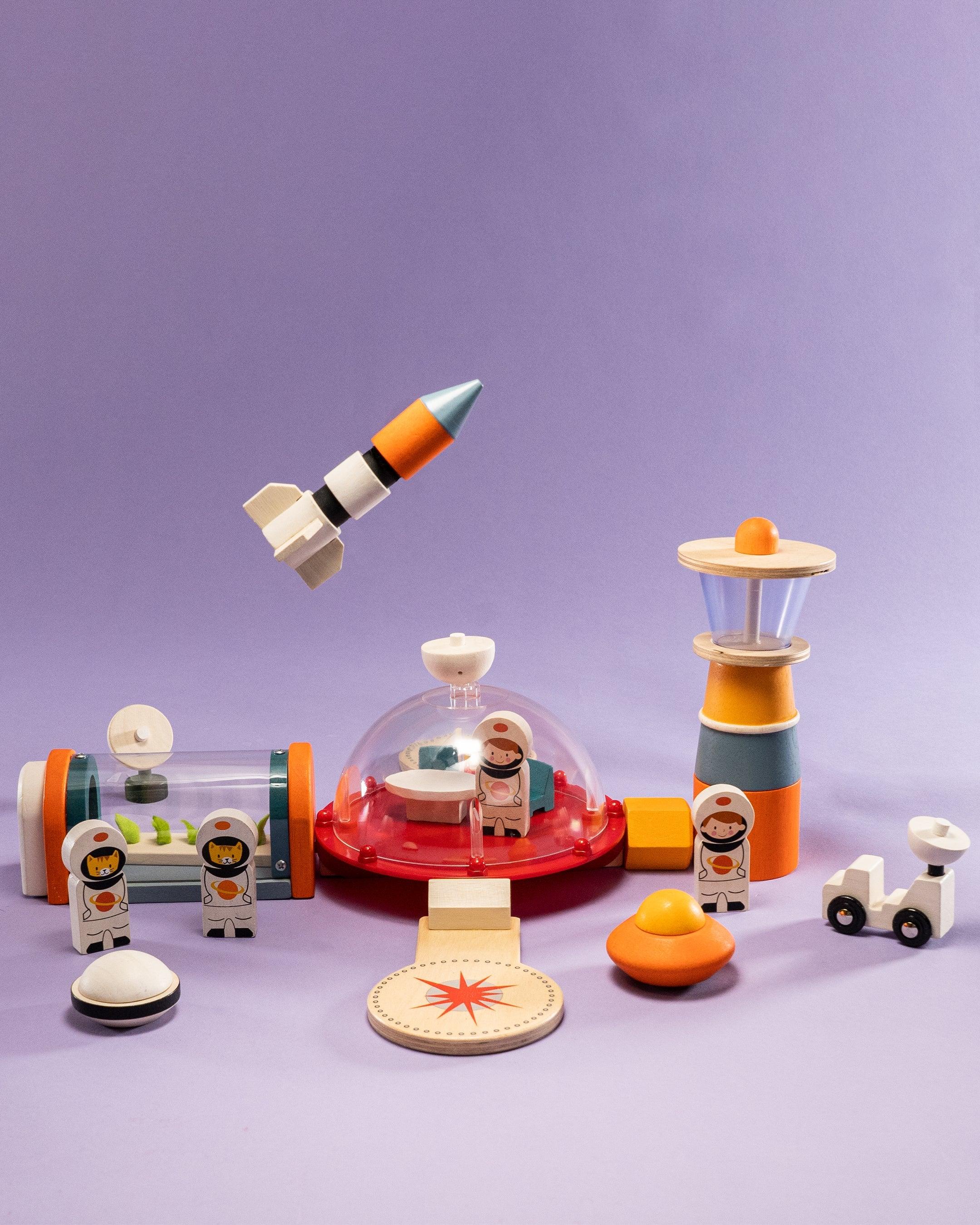 Tender Leaf Toys: drewniana stacja kosmiczna Life on Mars Set - Noski Noski